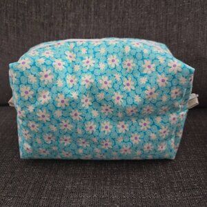 Crafty & Posh Handmade Blue Daisy Quilted Carry-All Makeup Bag